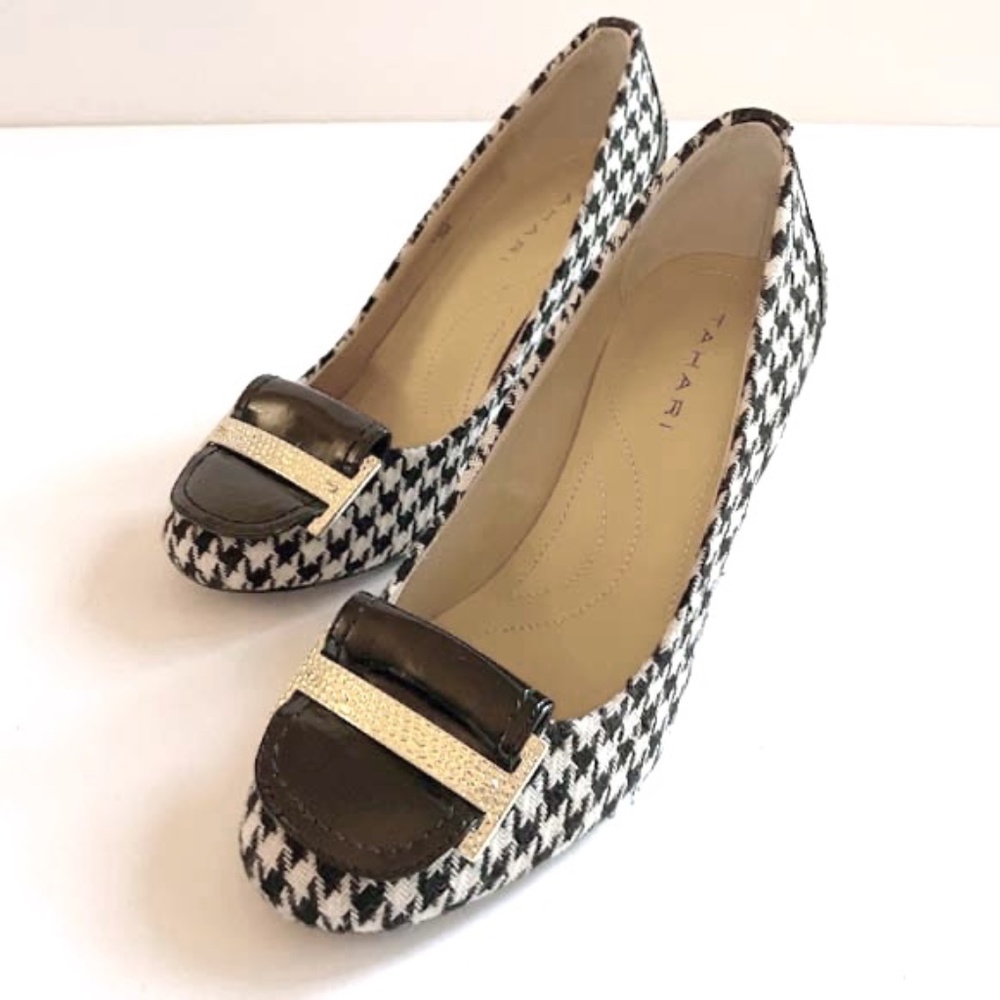 TAHARI 'LUCY' HOUNDSTOOTH B&W PATENT PUMPS EUC